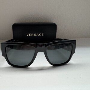 Versace Sunglasses – Iconic Medusa Detail, Elegant Black Frame, Excellent Condit